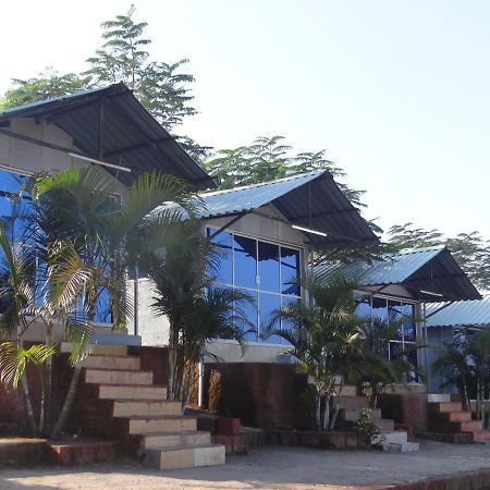 Exotic Valley Hotel มหาบาเลชวาร์ ภายนอก รูปภาพ