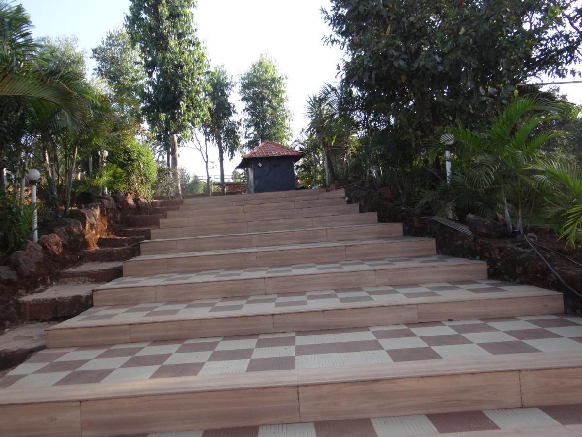 Exotic Valley Hotel มหาบาเลชวาร์ ภายนอก รูปภาพ