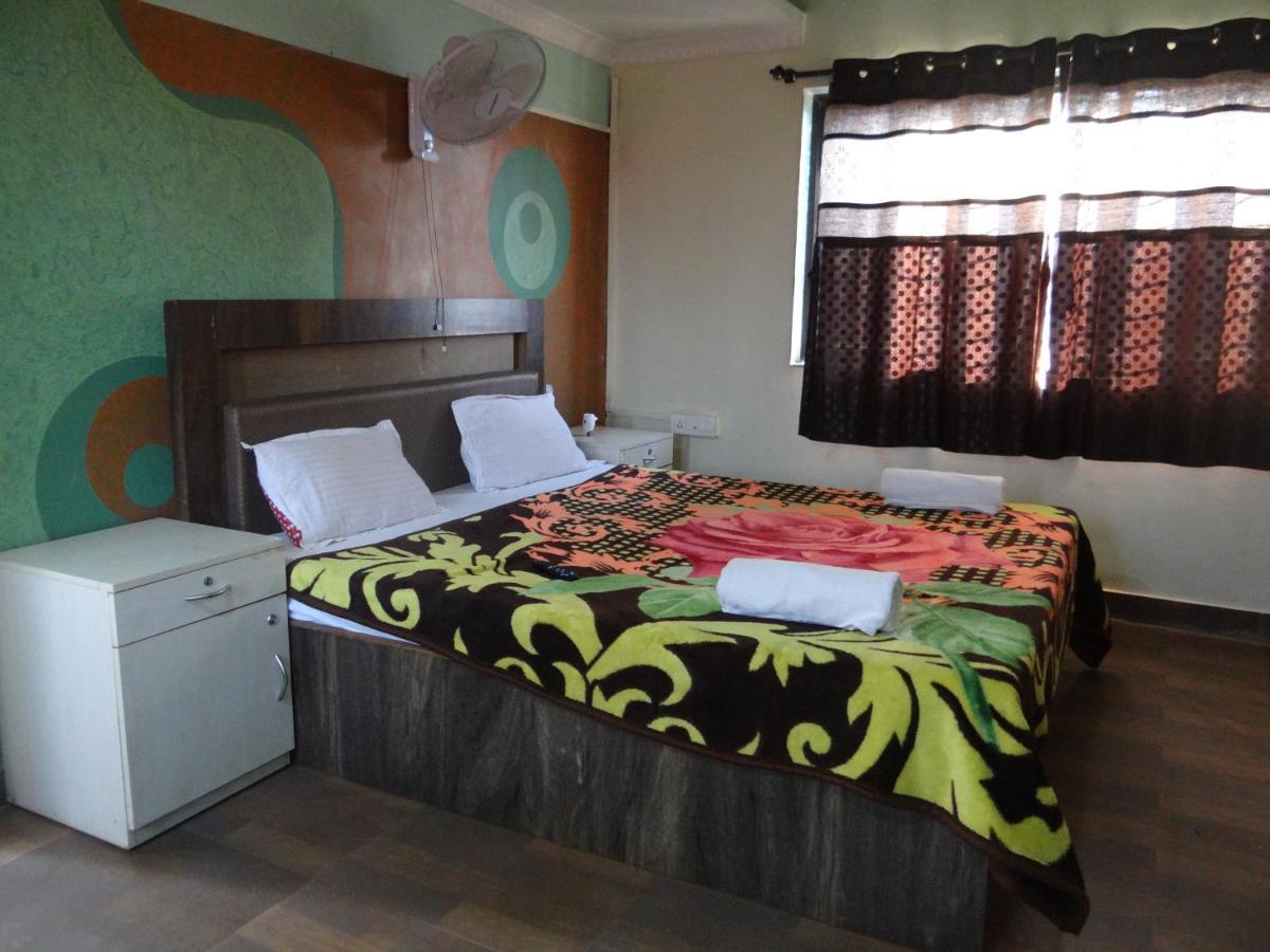 Exotic Valley Hotel มหาบาเลชวาร์ ภายนอก รูปภาพ