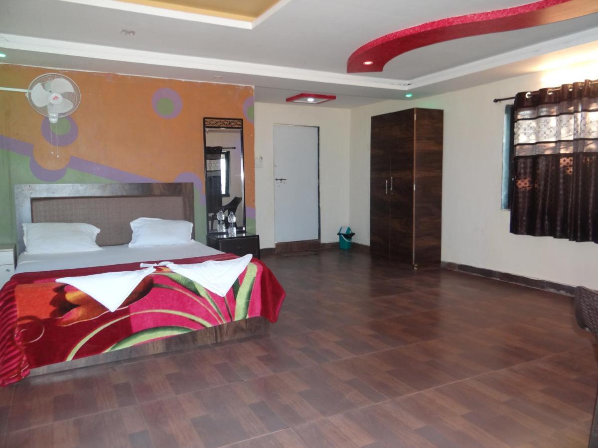 Exotic Valley Hotel มหาบาเลชวาร์ ภายนอก รูปภาพ