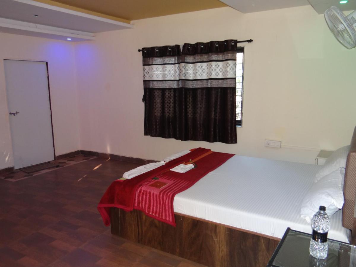 Exotic Valley Hotel มหาบาเลชวาร์ ภายนอก รูปภาพ