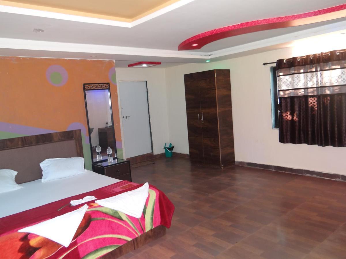 Exotic Valley Hotel มหาบาเลชวาร์ ภายนอก รูปภาพ